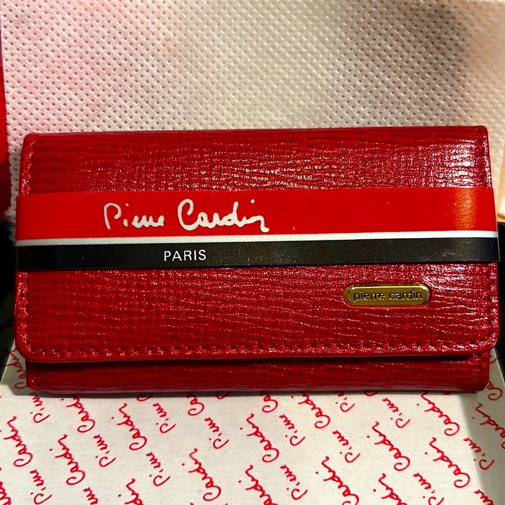 NWOT Pierre Cardin red leather key holder case